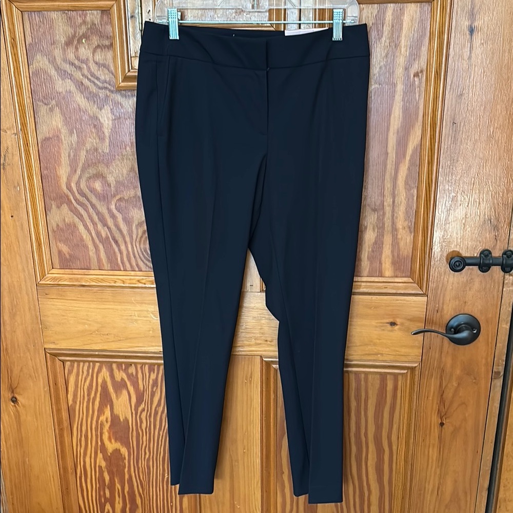 Ann Taylor Black Ankle-Length Cropped Pants